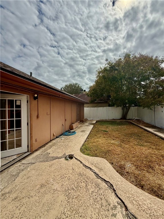 5241 Snowgoose Road Corpus Christi, TX 78413 - Photo 21 of 24 a backyard of a house