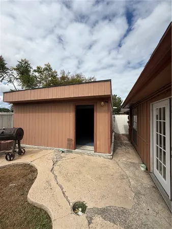 a view of a backyard of the house