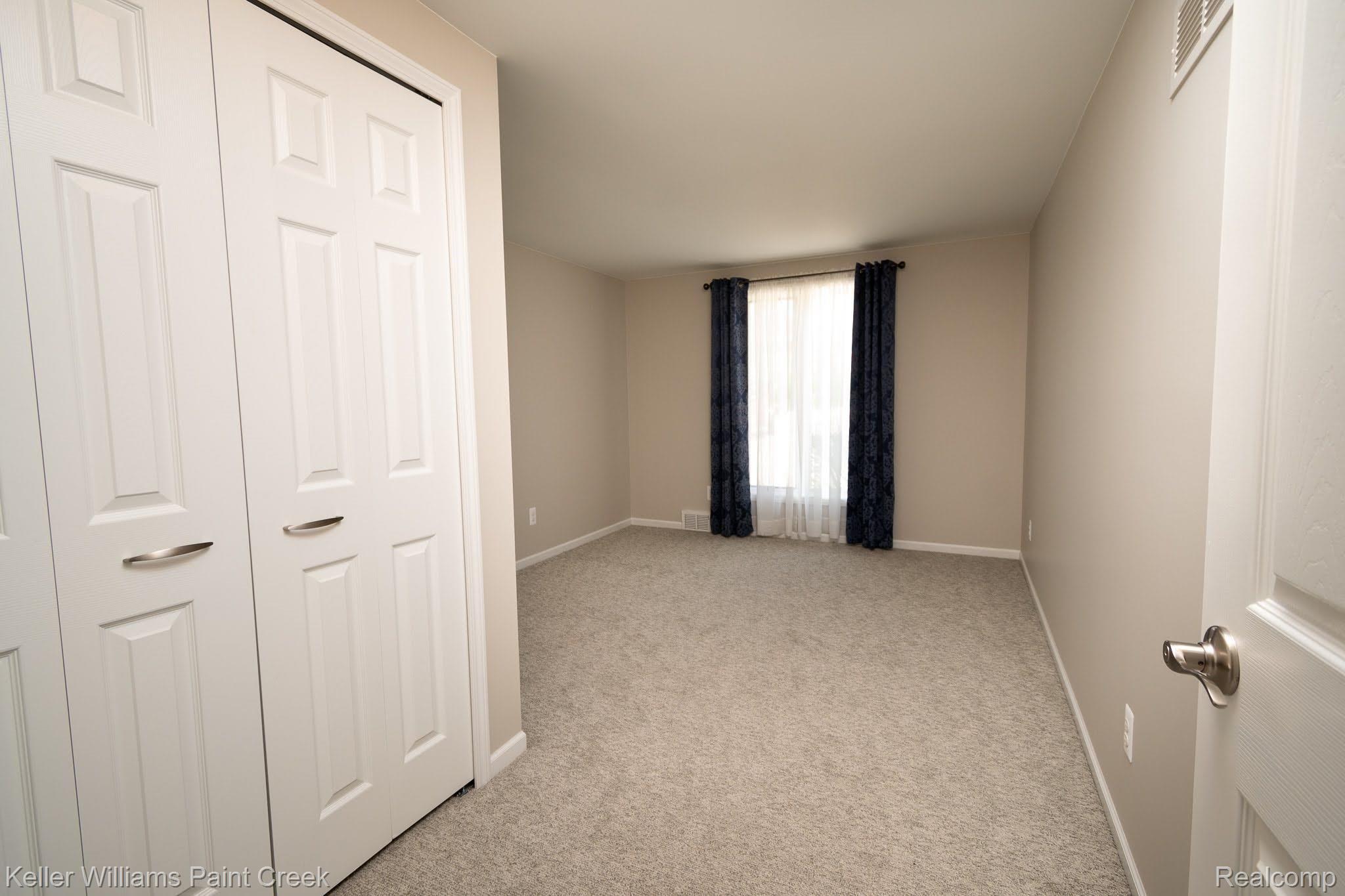 5225 Darby Circle Rochester, MI 48306 - Photo 15 of 39 Bedroom #1 with new carpeting!