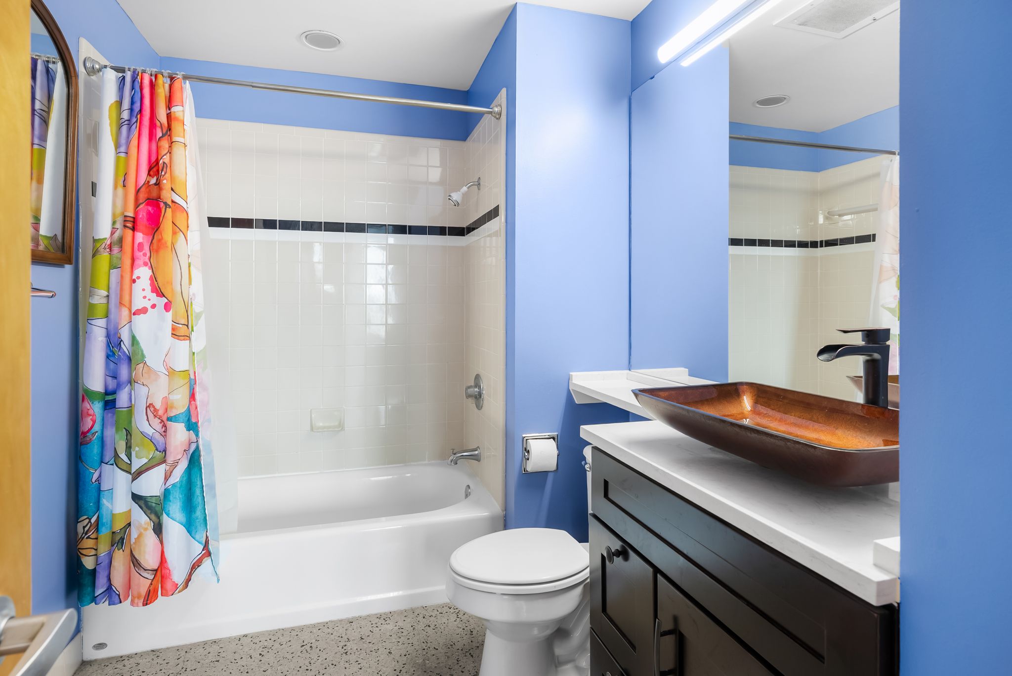 710 Colorado Street, Unit 6E Austin, TX 78701 - Photo 12 of 24 A vessel sink vanity and shower-tub combination create a functional and stylish bathroom retreat.