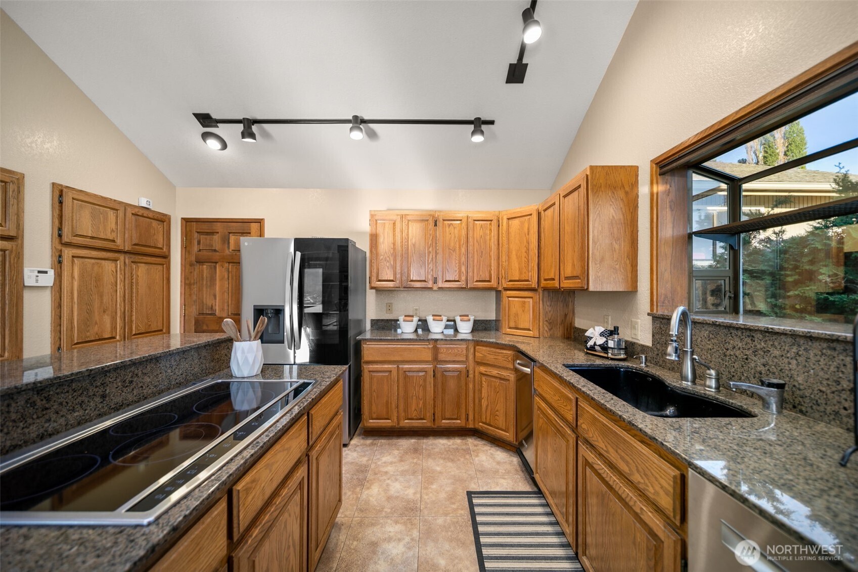 606 Skiview Drive East Wenatchee, WA 98802 - Photo 14 of 40