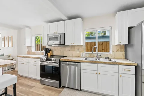$615,000 | 829 Northeast 17th Street, Fort Lauderdale, FL 33305