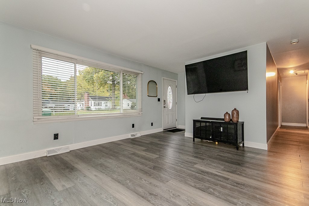 5592 Hopkins Road Mentor, OH 44060 - Photo 2 of 18 Gallery Image 2