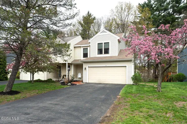 $425,000 | 117 Garnett Lane, Guilderland, NY 12159