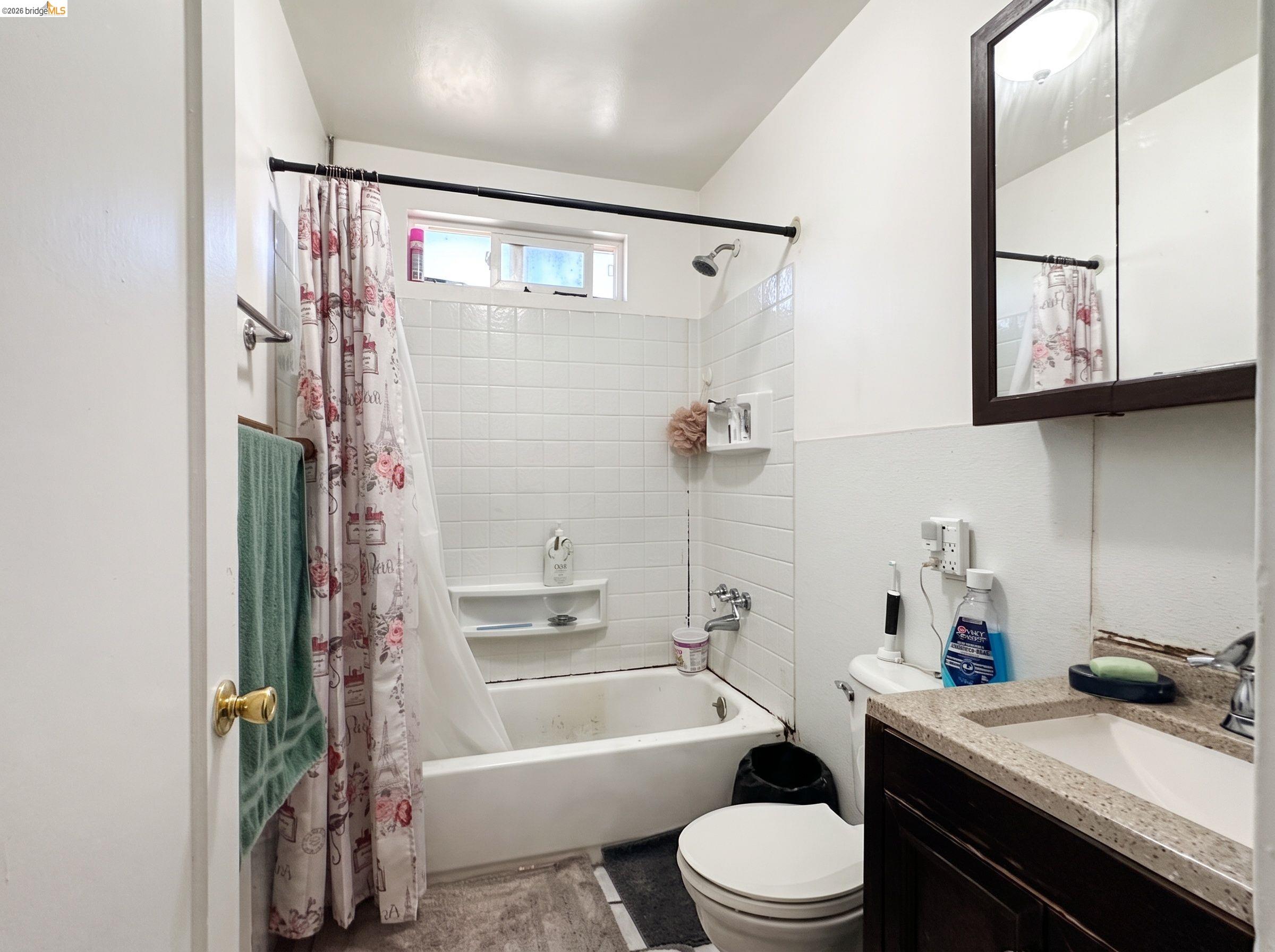 3991 La Cresenta Road El Sobrante, CA 94803 - Photo 6 of 8 Gallery Image 6