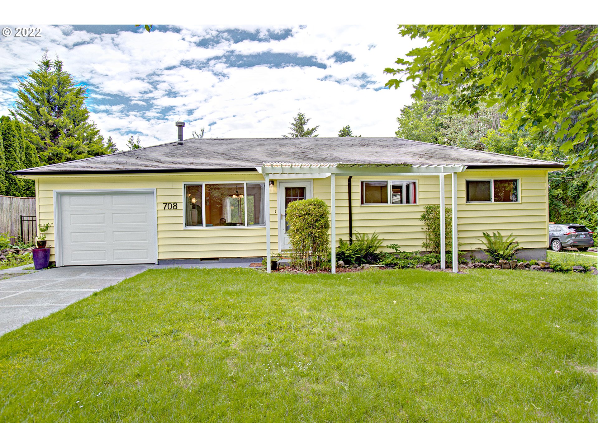 708 Southwest Maplecrest Court Portland, OR 97219 - Photo 1 of 27 Gallery Image 1