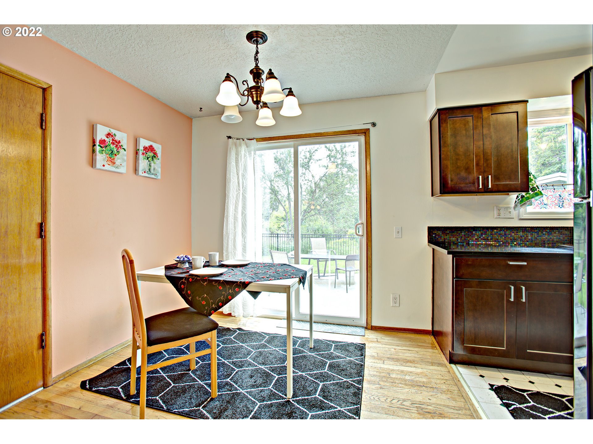 708 Southwest Maplecrest Court Portland, OR 97219 - Photo 11 of 27 Gallery Image 11