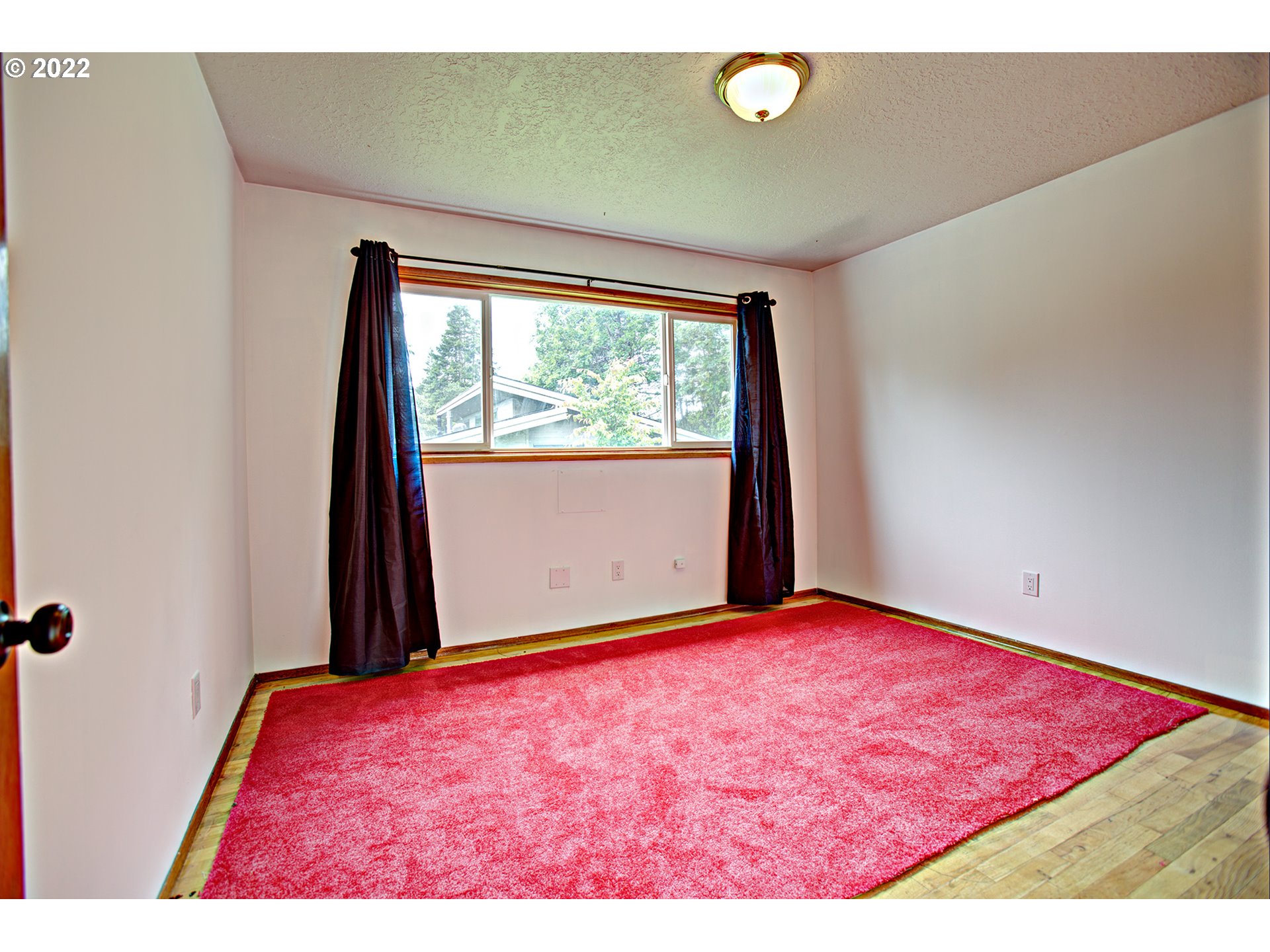 708 Southwest Maplecrest Court Portland, OR 97219 - Photo 17 of 27 Gallery Image 17