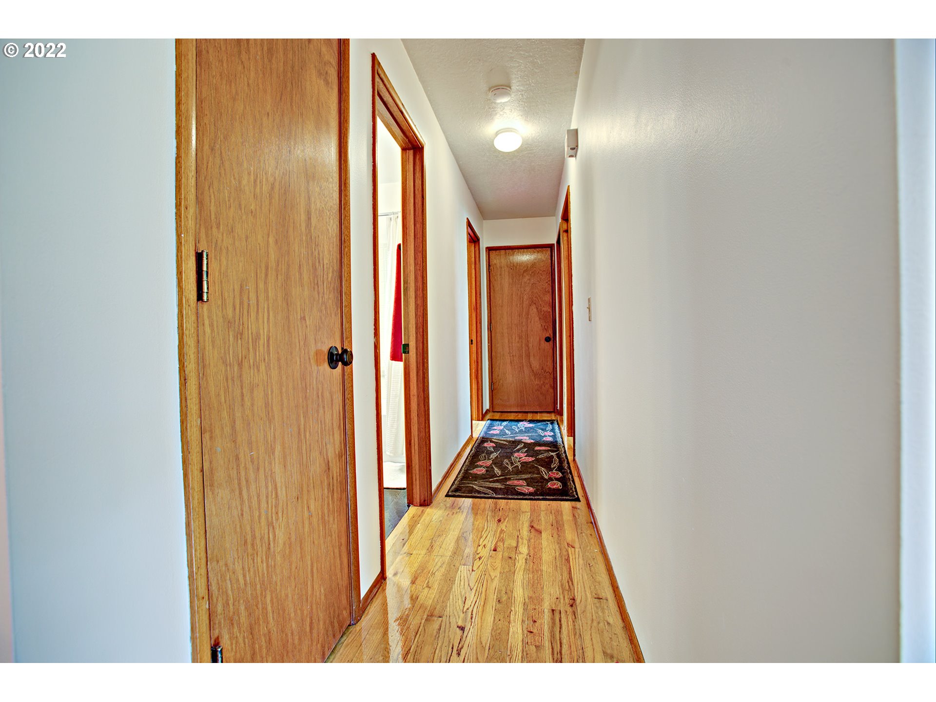 708 Southwest Maplecrest Court Portland, OR 97219 - Photo 19 of 27 Gallery Image 19