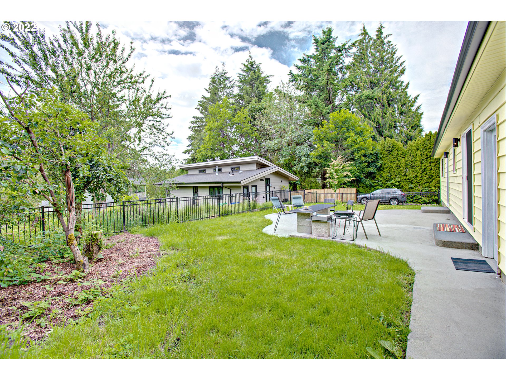 708 Southwest Maplecrest Court Portland, OR 97219 - Photo 21 of 27 Gallery Image 21