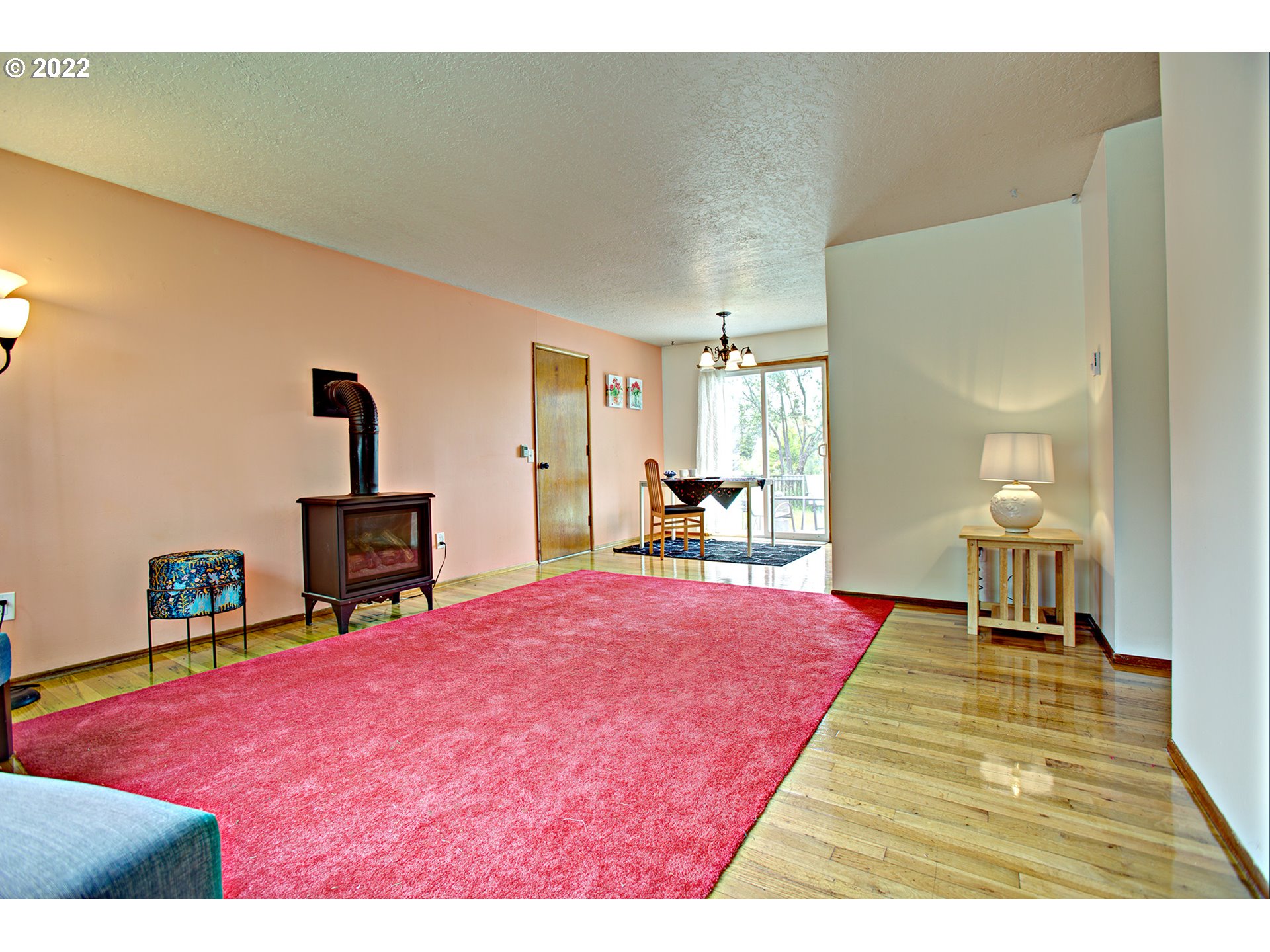 708 Southwest Maplecrest Court Portland, OR 97219 - Photo 8 of 27 Gallery Image 8