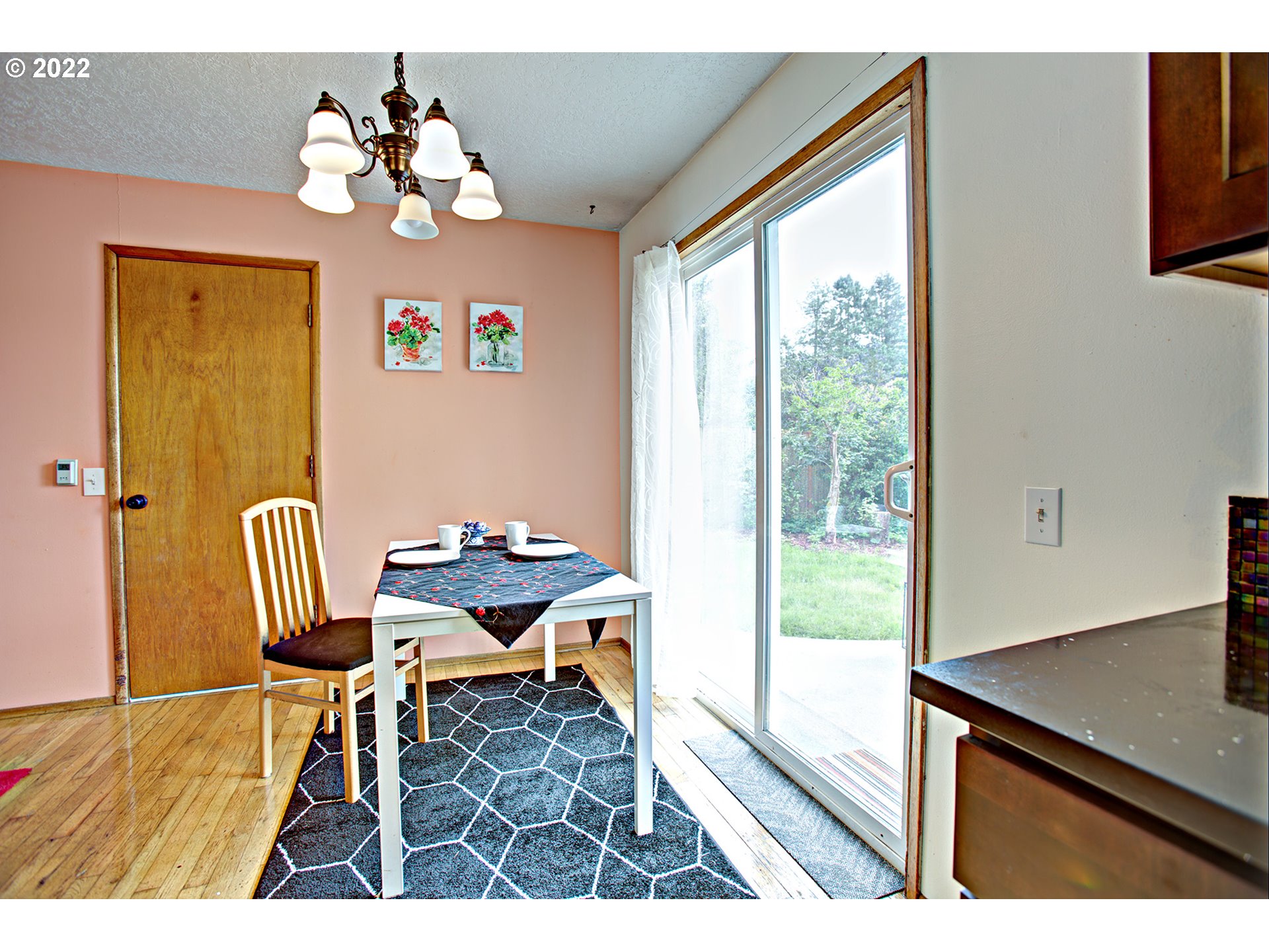 708 Southwest Maplecrest Court Portland, OR 97219 - Photo 10 of 27 Gallery Image 10