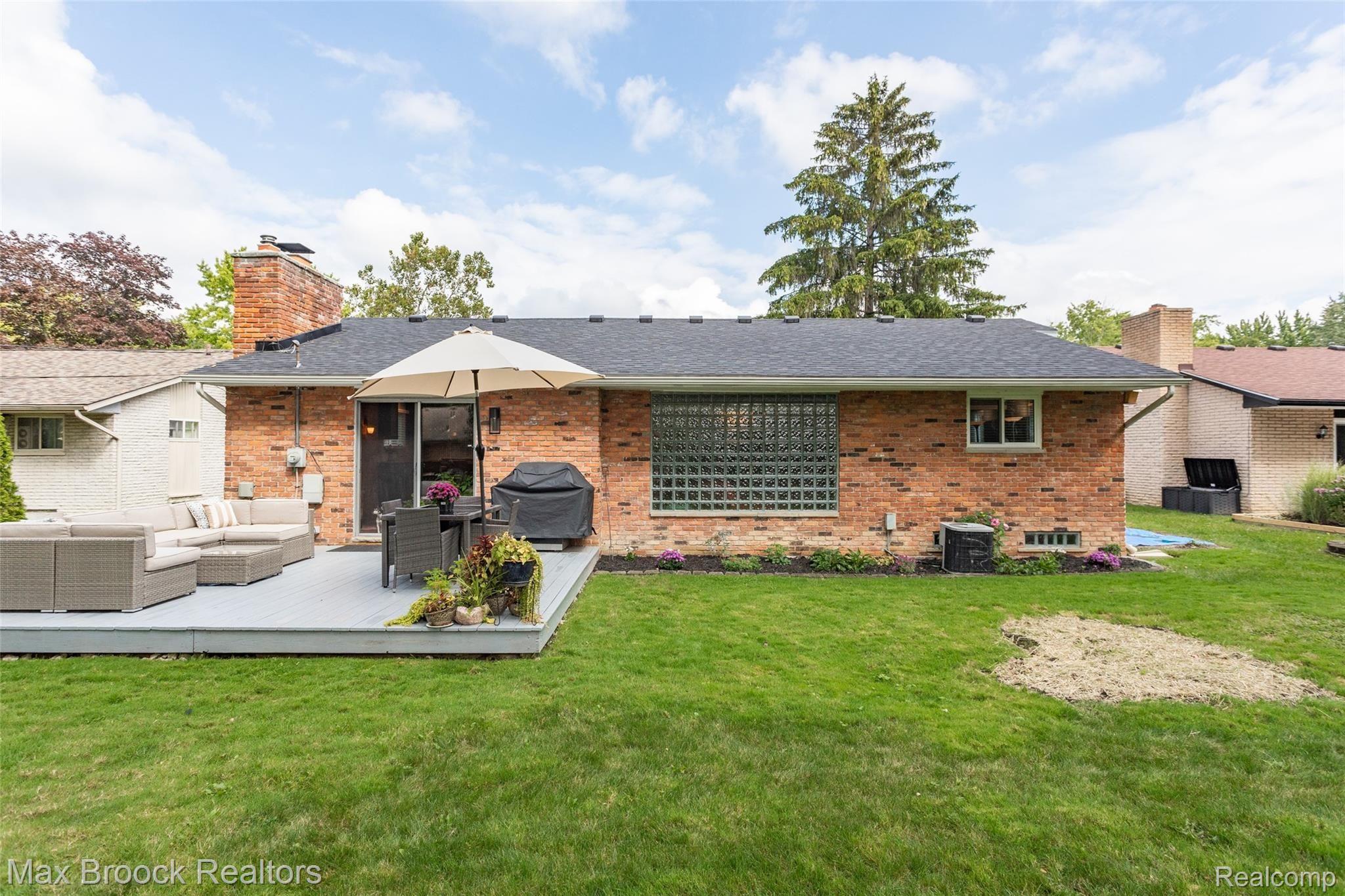 30051 Rambling Road Southfield, MI 48076 - Photo 28 of 42 244A8733.jpg