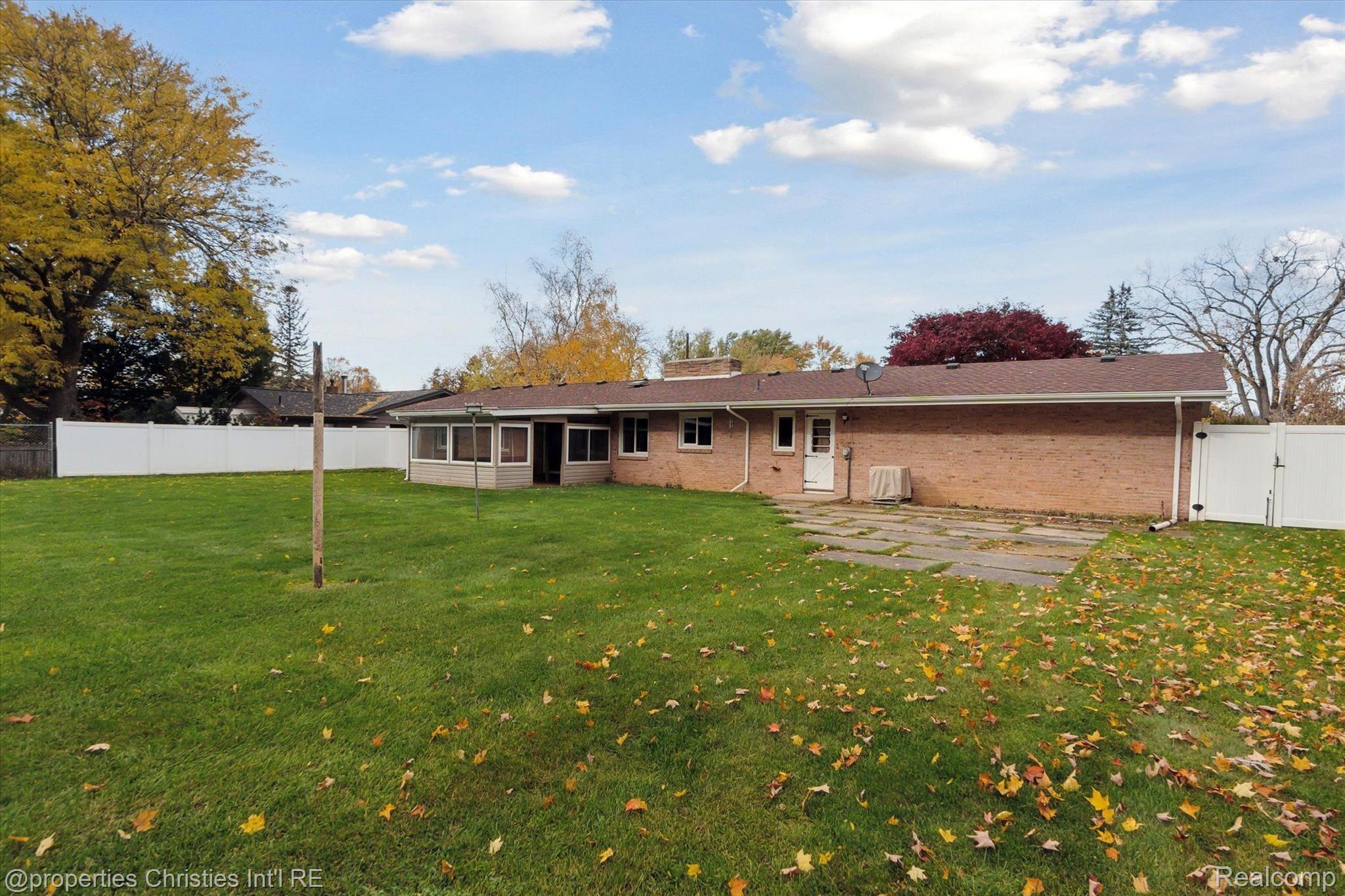 728 Devonshire Road Fowlerville, MI 48836 - Photo 38 of 51 Gallery Image 38