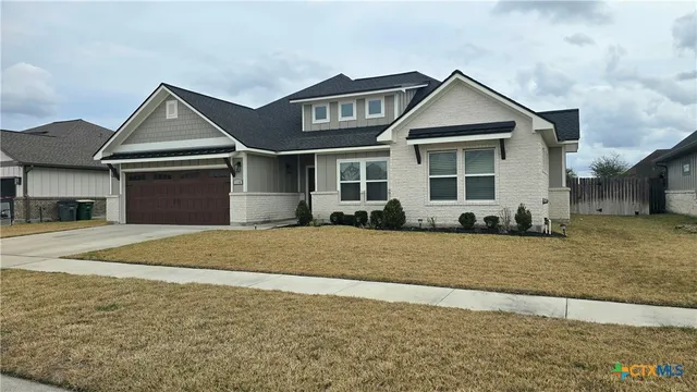 $430,000 | 104 Beacon Lane, Victoria, TX 77904