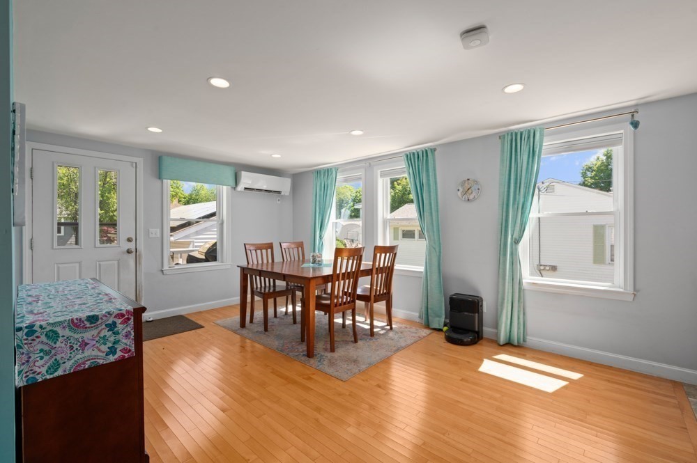 88 Temple Road Waltham, MA 02452 - Photo 4 of 41