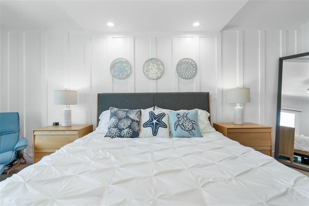 1050 Longboat Club Road, Unit 901 Longboat Key, FL 34228 - Photo 16 of 37 a bedroom with a bed and painting on the wall