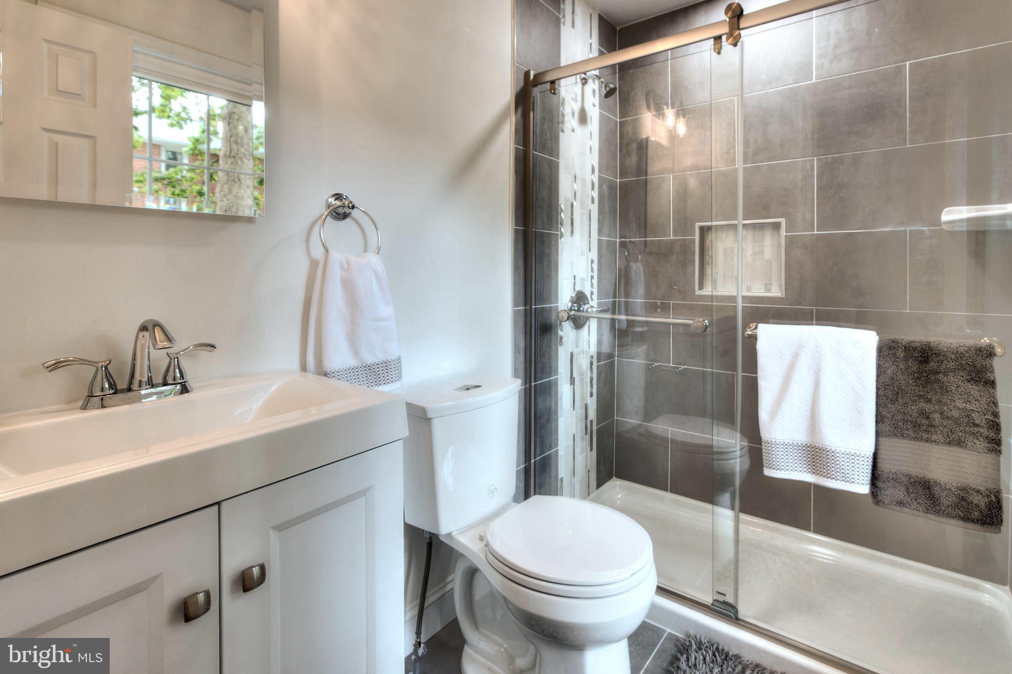 8710 Reading Road Silver Spring, MD 20901 - Photo 22 of 37 EN SUITE MASTER BATHROOM