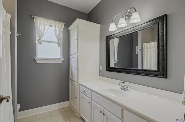 $280,000 | 14515 Lake Meadows Court, Gonzales, LA 70737