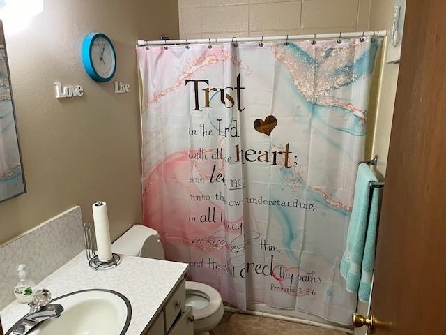 257 29 Road Grand Junction, CO 81503 - Photo 7 of 8 a bathroom with a shower curtain