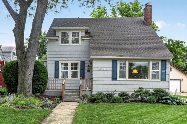 $525,000 | 319 East Jefferson Avenue, Wheaton, IL 60187