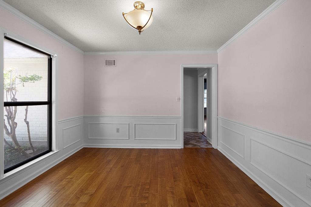 395 Park Hill Road Collierville, TN 38017 - Photo 12 of 22 Located just off the front entrance and next to the kitchen, this room could serve as a separate dining room, office or a play room.