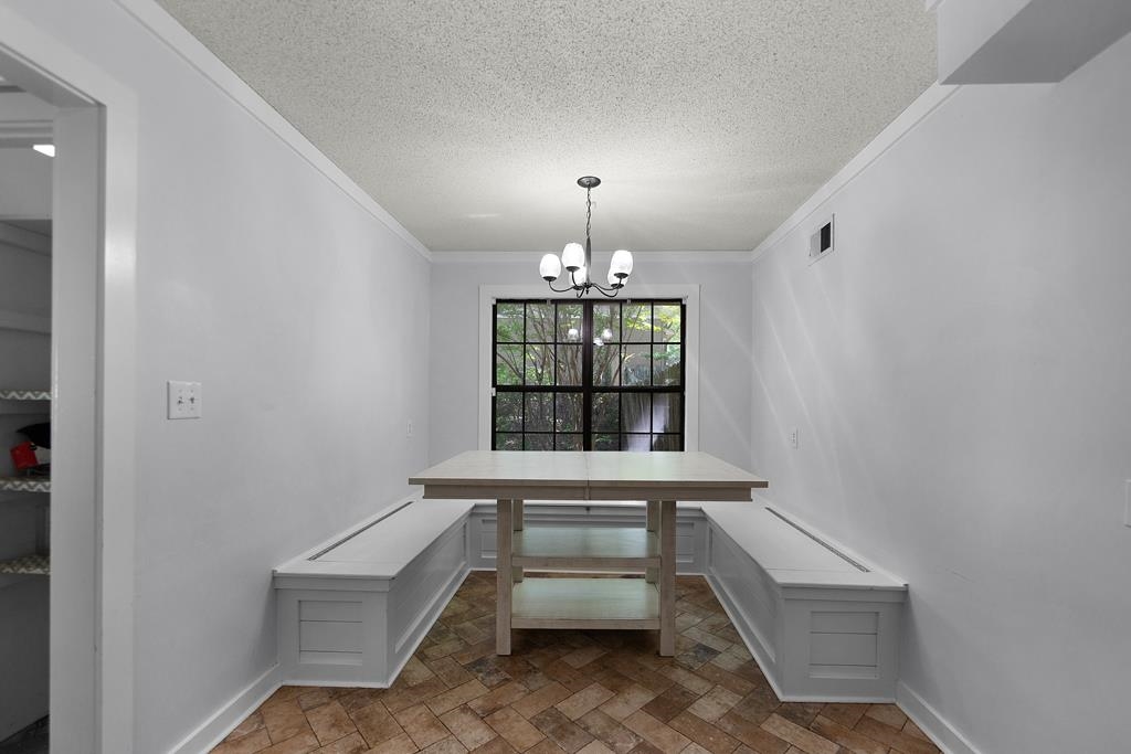 395 Park Hill Road Collierville, TN 38017 - Photo 4 of 22 The kitchen has banquette seating with lots of added storage!