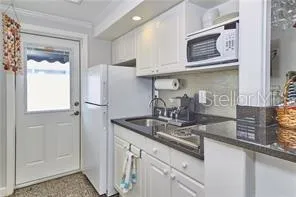 $1,625 | 18040 5th Street East, Unit SOUTH, Redington Shores, FL 33708