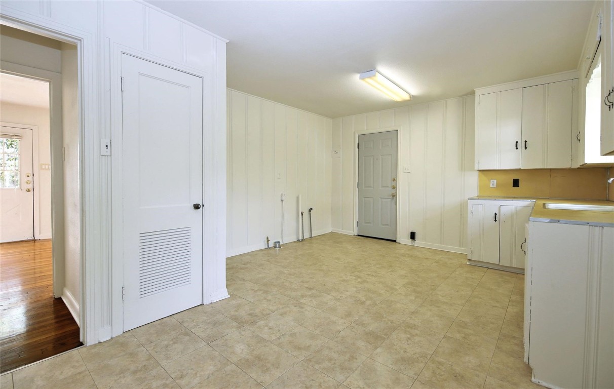 108 West Mink Street Willis, TX 77378 - Photo 5 of 12 a view of an empty room