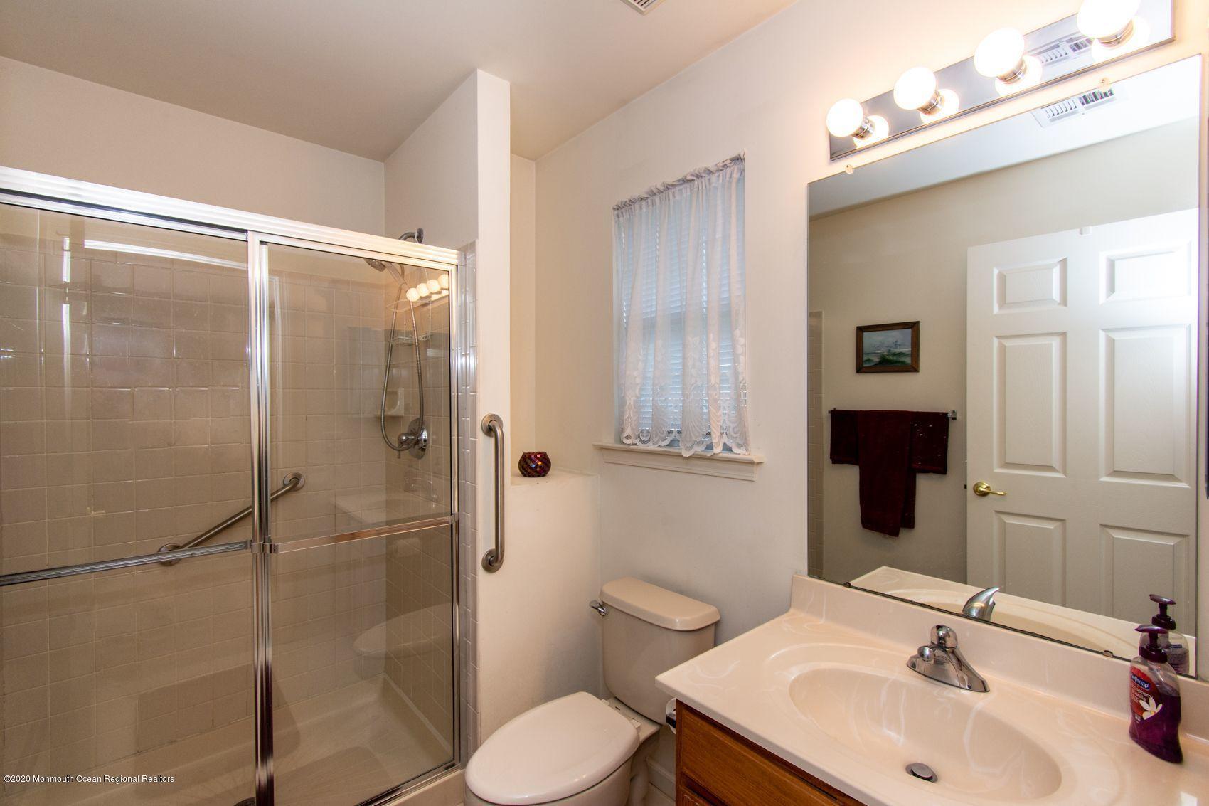 8 Clear Lake Road Whiting, NJ 08759 - Photo 17 of 44 Master Bath