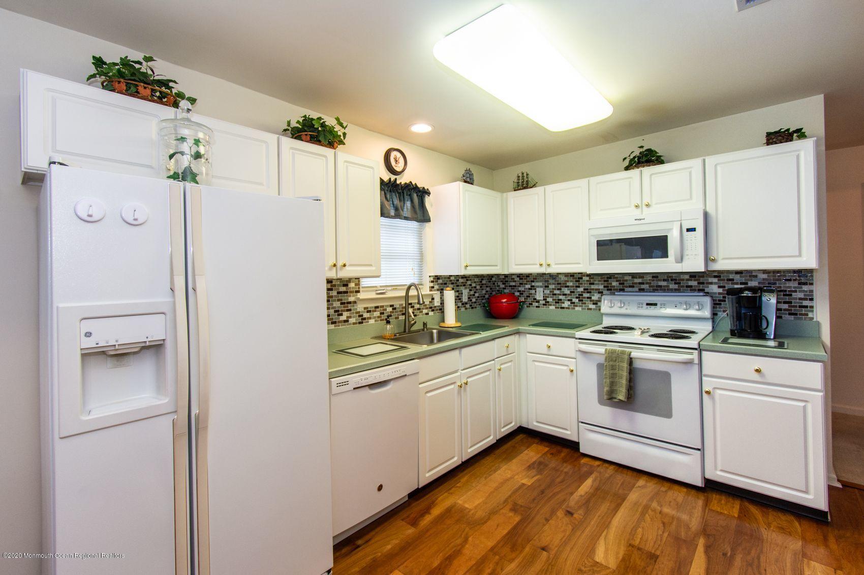 8 Clear Lake Road Whiting, NJ 08759 - Photo 8 of 44 Kitchen