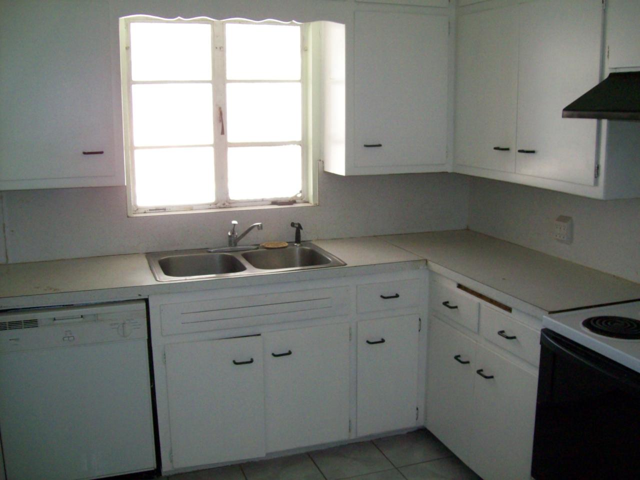2246 East Cheery Lynn Road Phoenix, AZ 85016 - Photo 4 of 9 Kitchen 1