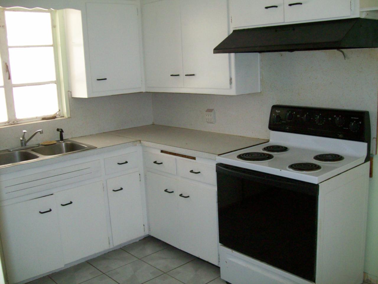 2246 East Cheery Lynn Road Phoenix, AZ 85016 - Photo 5 of 9 Kitchen 2