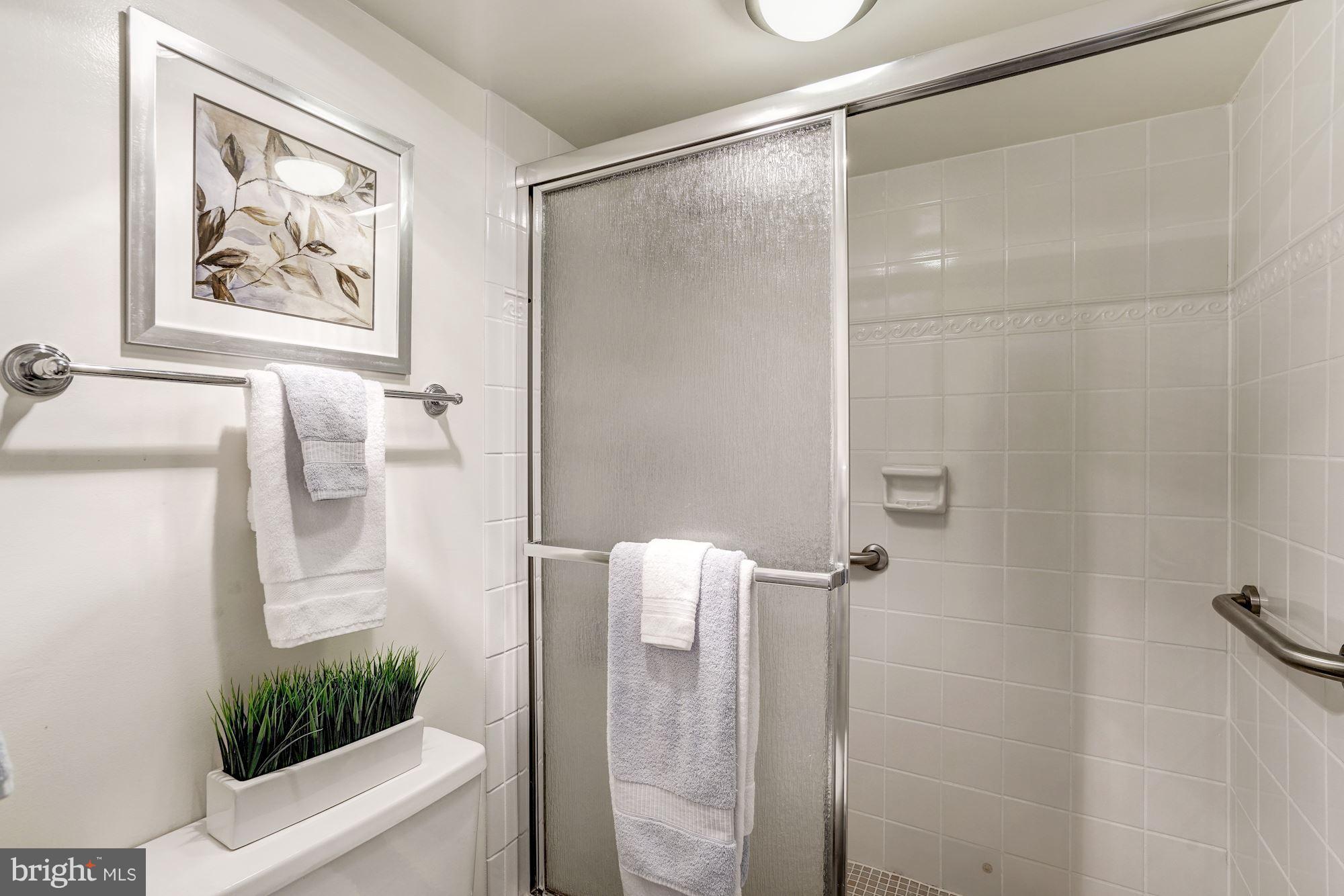 6800 Fleetwood Road, Unit 610 McLean, VA 22101 - Photo 14 of 26 a bathroom with a shower and a bath tub