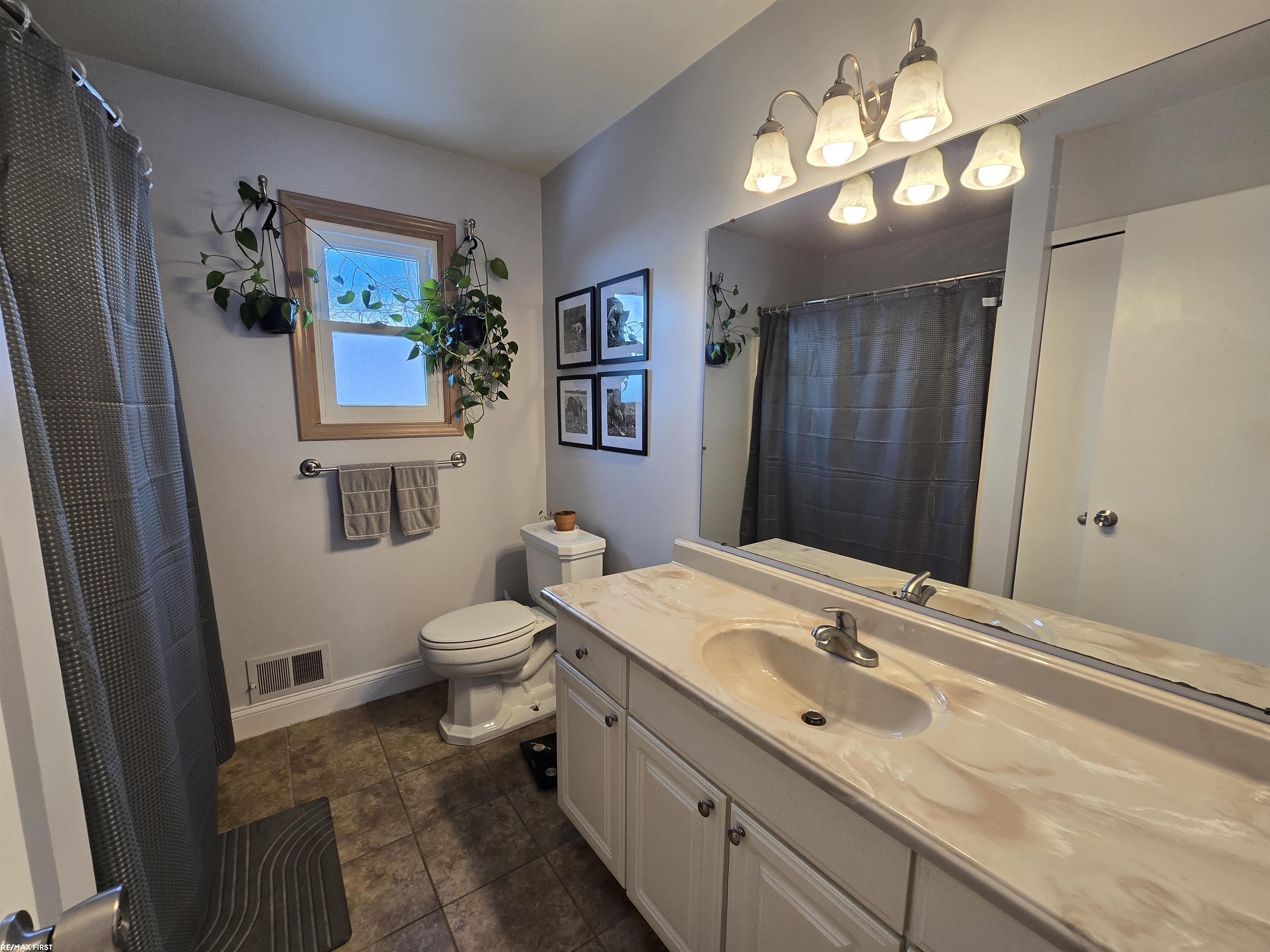 2837 Corinthia Drive Rochester, MI 48309 - Photo 11 of 33 Master Bathroom on entry level
