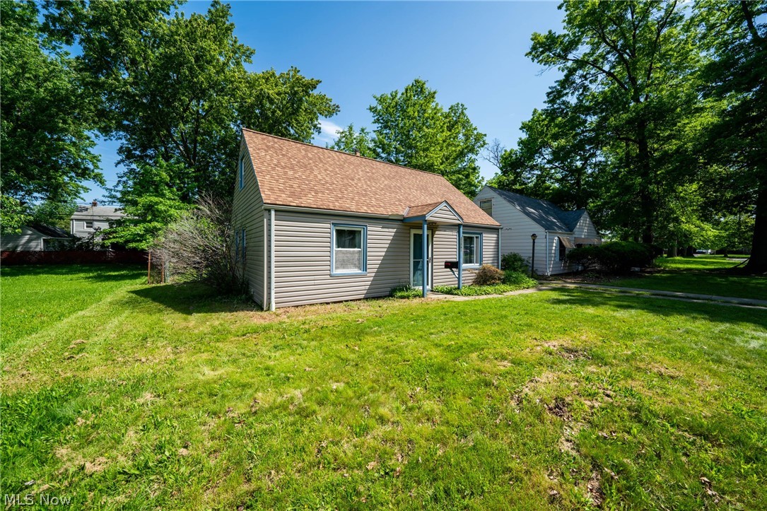23861 Colbourne Road Euclid, OH 44123 - Photo 3 of 26