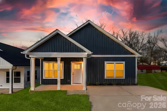 a front view of house with yard