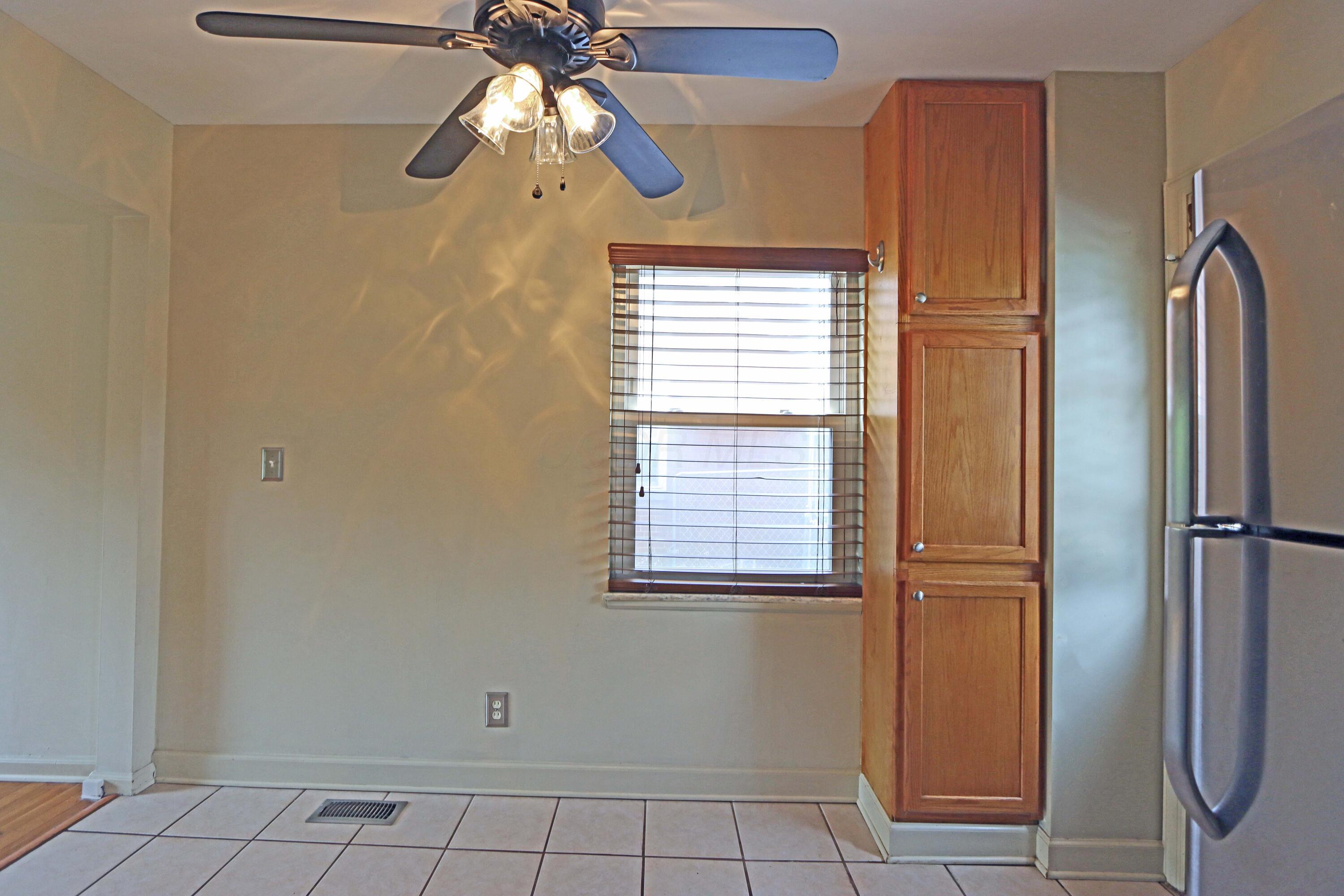 925 South Chesterfield Road Columbus, OH 43209 - Photo 9 of 48 925 S Chesterfield