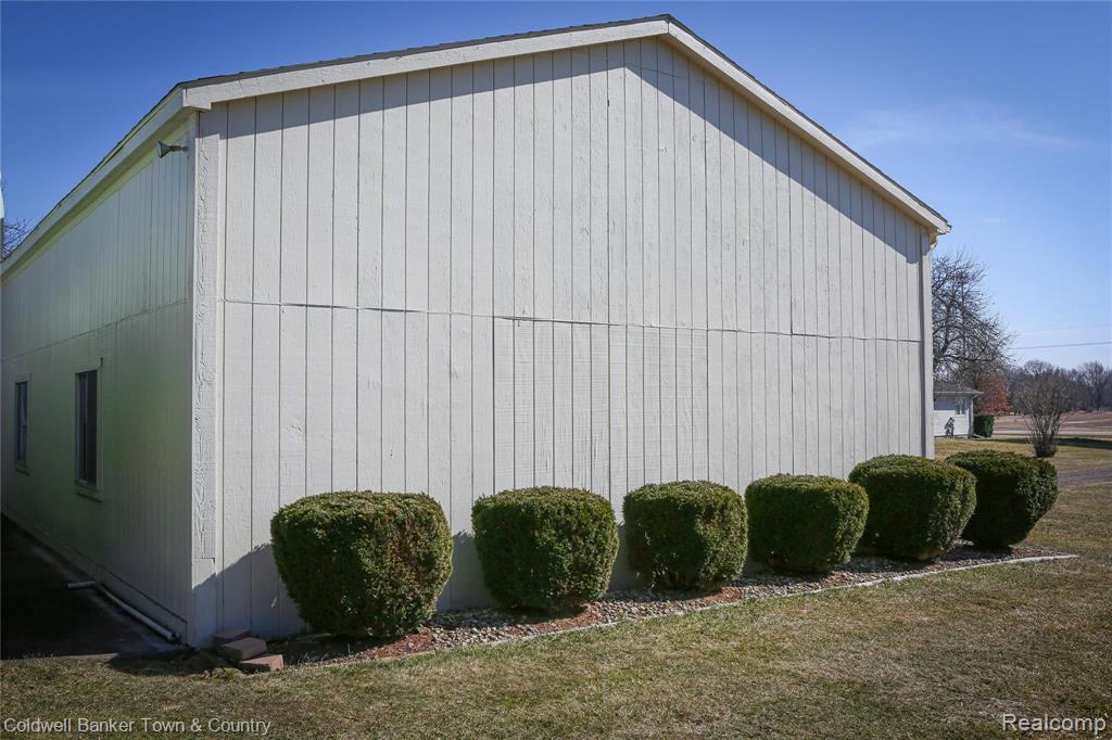 3064 West Coon Lake Road Howell, MI 48843 - Photo 3 of 47