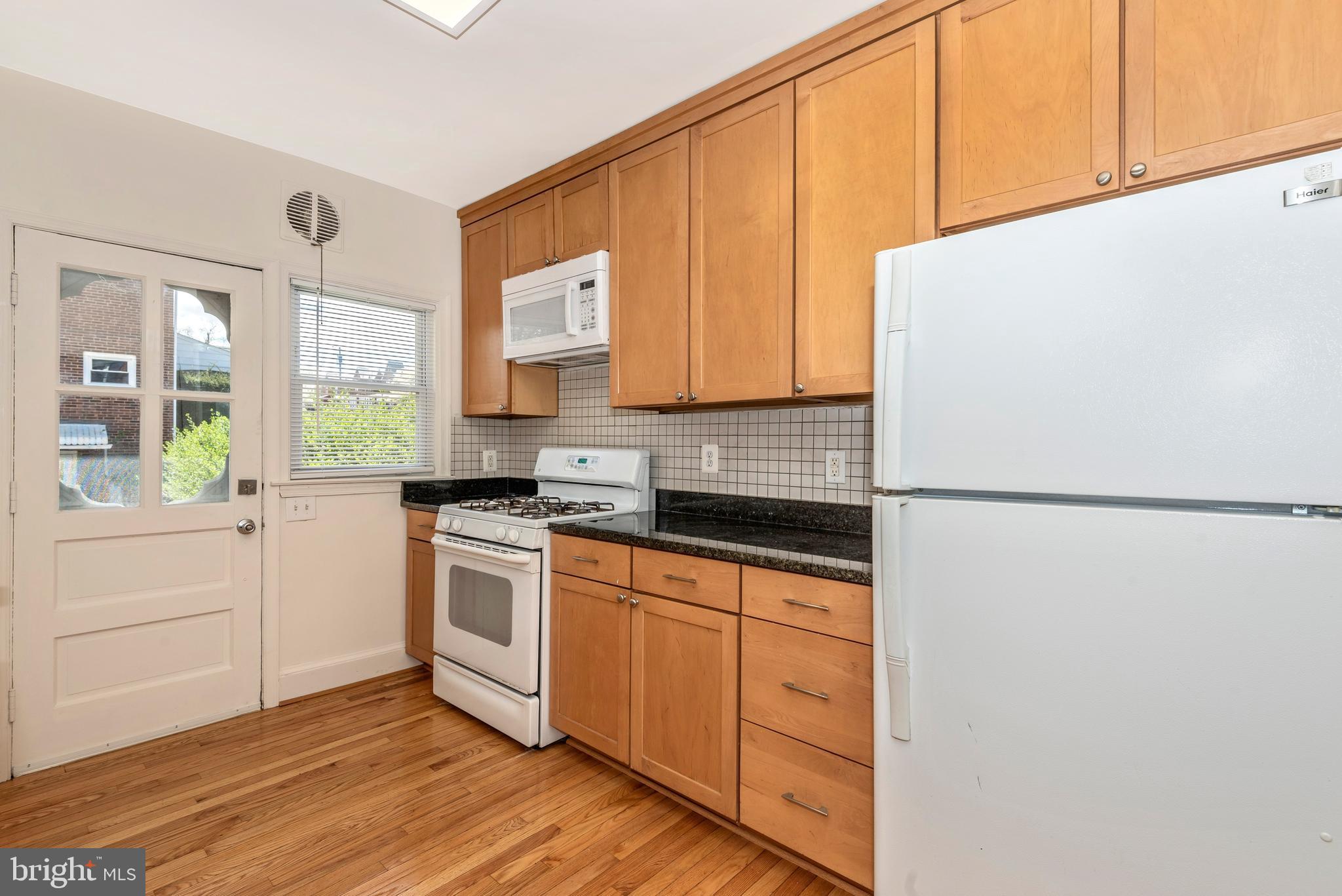 6107 Frederick Road Baltimore, MD 21228 - Photo 14 of 34 Kitchen