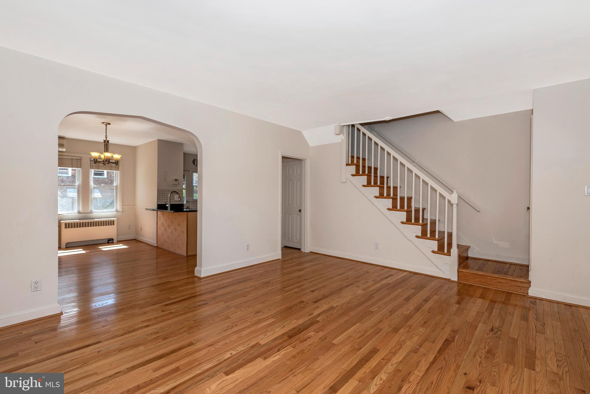 6107 Frederick Road Baltimore, MD 21228 - Photo 8 of 34 Living Room