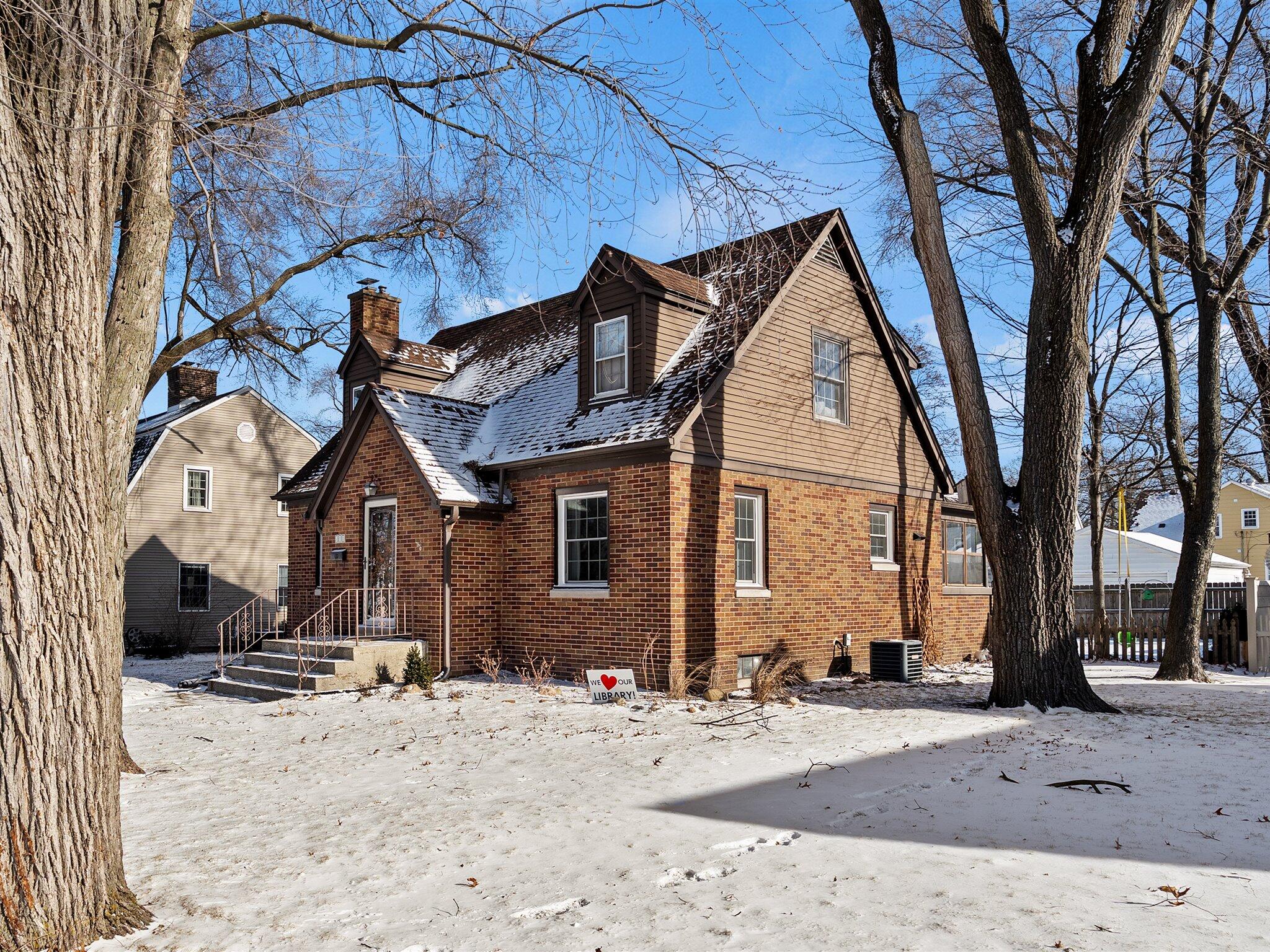 411 North Lafayette Street Griffith, IN 46319 - Photo 2 of 23 2048x1536