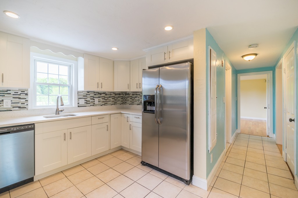 30 Huntington Road Plymouth, MA 02360 - Photo 4 of 28