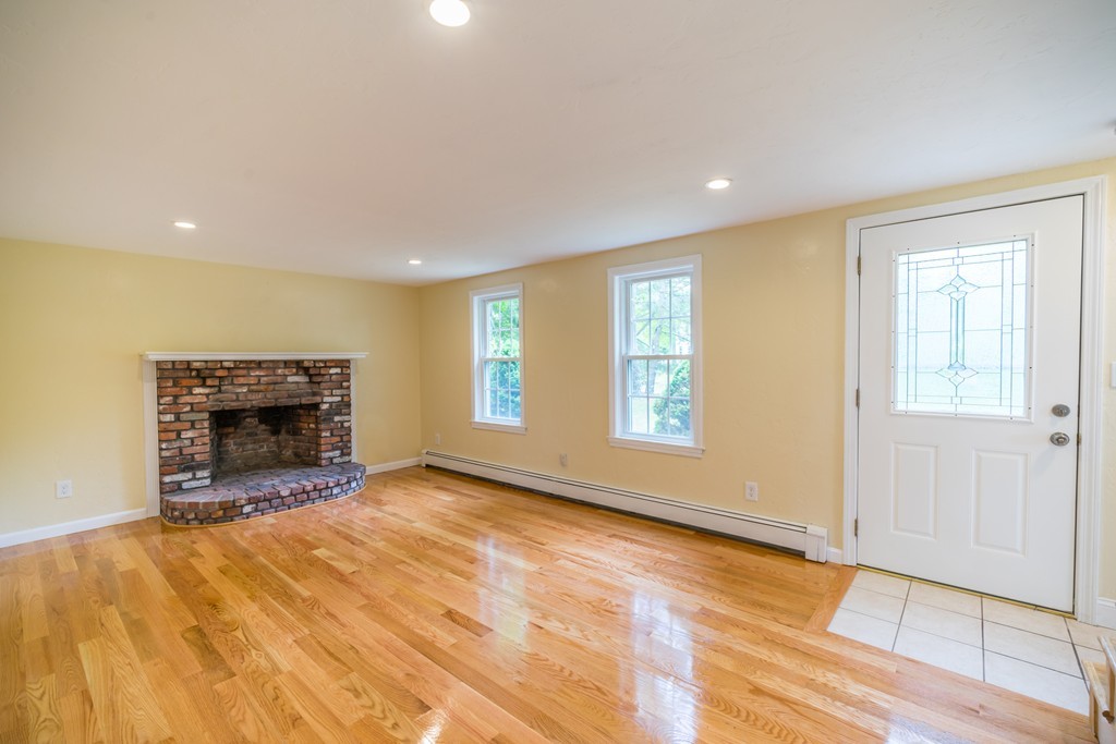 30 Huntington Road Plymouth, MA 02360 - Photo 9 of 28