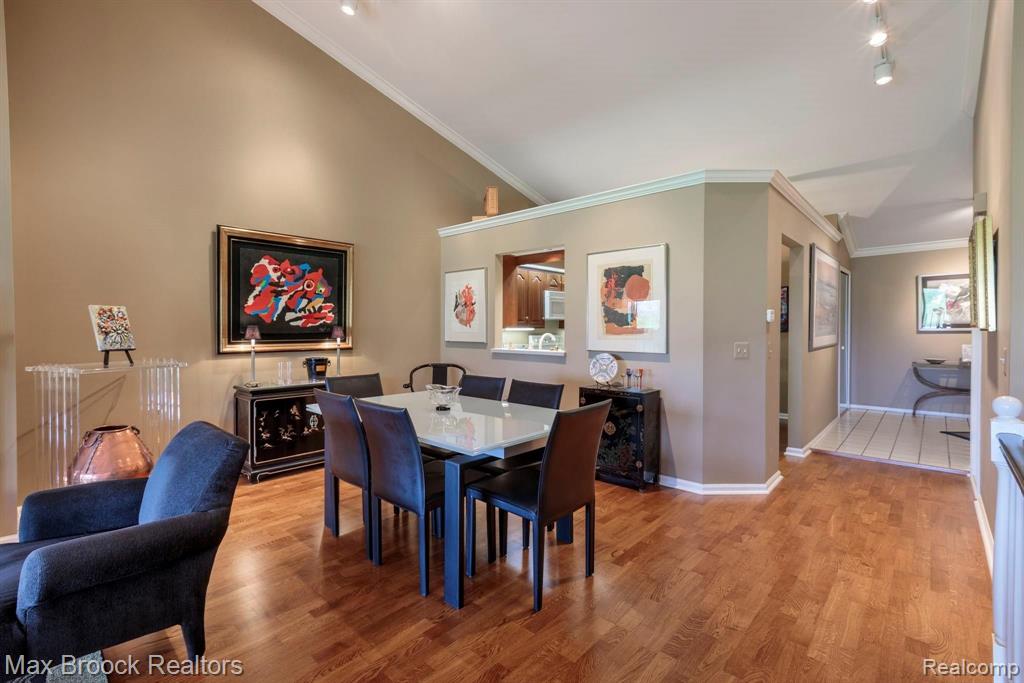 944 Green View Court Rochester Hills, MI 48307 - Photo 15 of 36