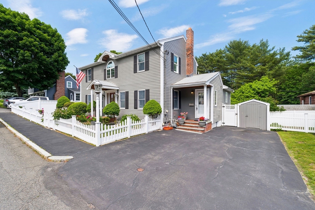 42 Woodland Road Wakefield, MA 01880 - Photo 2 of 41
