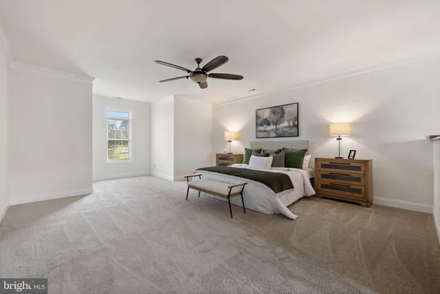 a view of empty room with a ceiling fan