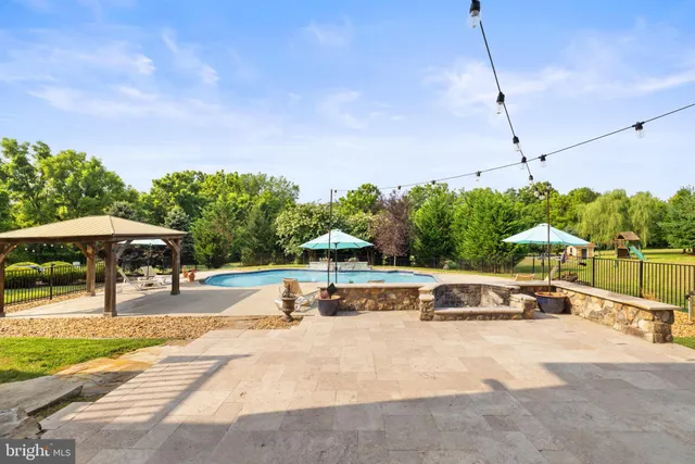 $1,549,000 | 39260 Charles Town Pike, Hamilton, VA 20158