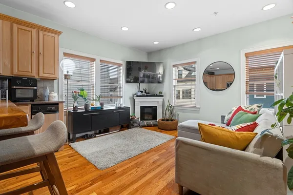 $4,500 | 202 K Street, Unit 7, Boston, MA 02127