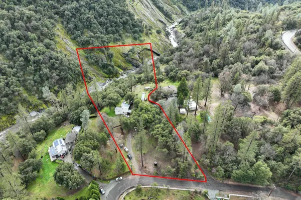 an aerial view of a yard